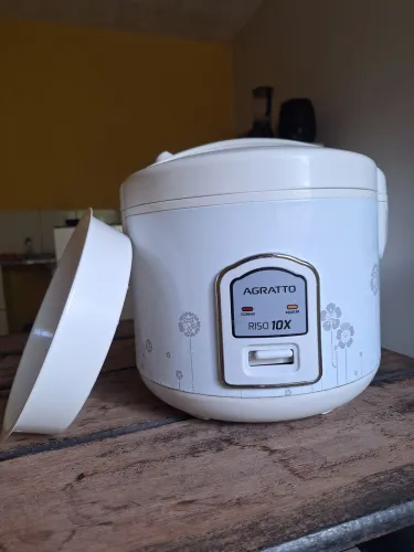 Panela elétrica Agratto, usada poucas vezes e em ótimo estado. Interessados, chamar!