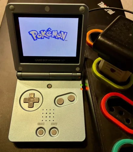 GAME BOY ADVANCE SP Completo - POKÉMON - Fire Red, Green, Emerald, Ruby e Sapphire