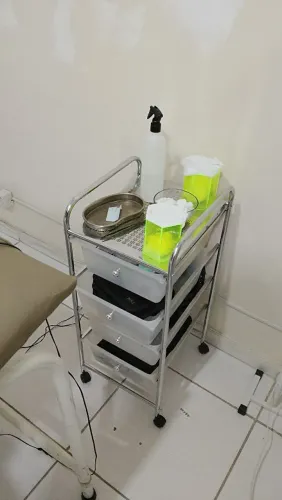 Vende se criado com rodas para clinica