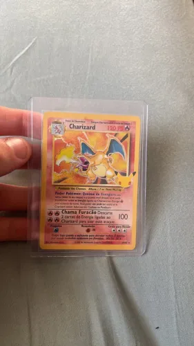 charizard 25 anos
