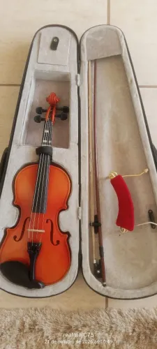 Violino praticamente novo