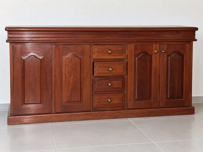 Vende-se Armário de Madeira