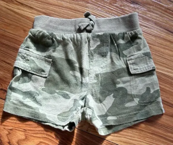 Shorts The Childrens Place tamanho 6-9 meses importado ( Desapego)