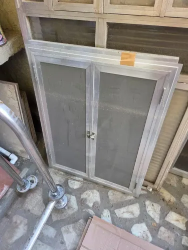 Portinhola moldura alumínio 77alt. X 60larg.