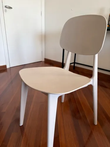 Cadeira cor nude