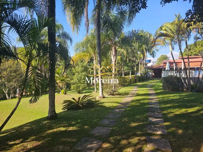 Chácara formada com 2.000m2 - À venda de porteira fechada