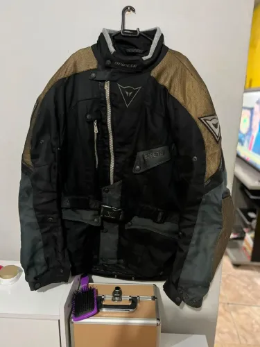 Jaqueta DAINESE seminova 