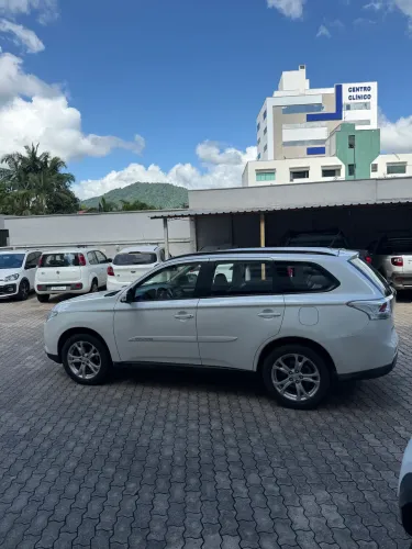 Mitsubishi Outlander 2.0 16V 160cv Aut. 2014