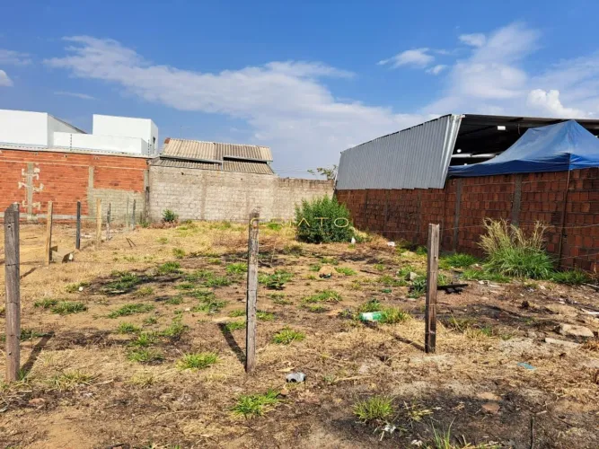 VENDE-SE Lote no Bairro Industrial frente à CAOA. Anápolis GO