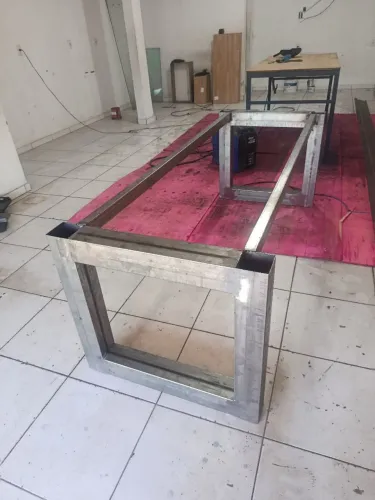 Base metálica para mesa 