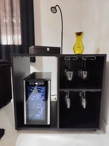 Adega Eletrolux + Móvel em MDF preto + Abridor elétrico 