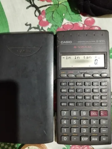 Calculadora científica Casio fx-82TL.