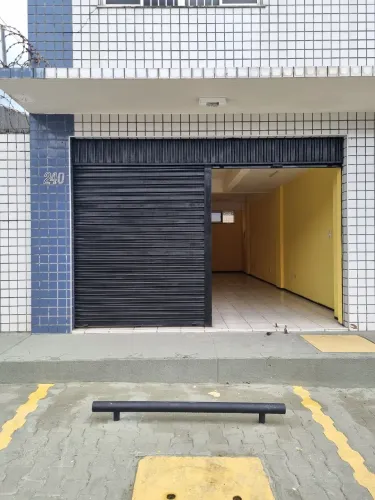 Loja térrea com banheiro social, medindo 38,85 m² no bairro Pan Americano