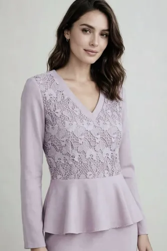 Blusa com renda pleplum