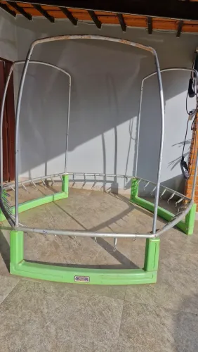 Estrutura pula pula
