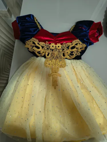Vestido infantil fantasia Branca de Neve