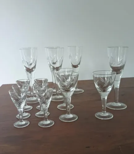 Conj 15 taças cristal jateado -champ/vin tinto(6) vin branco/ rosé(3)licor(6)+6cervejaj