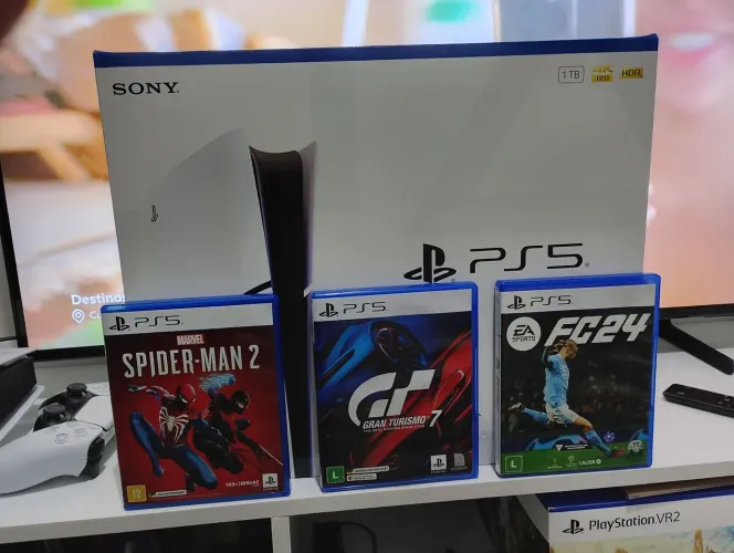 Play Station 5 novo usado 4 vezes pra instalações de jogos e gameplay ,cheirando a novo!