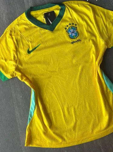 Camisa feminina do Brasil