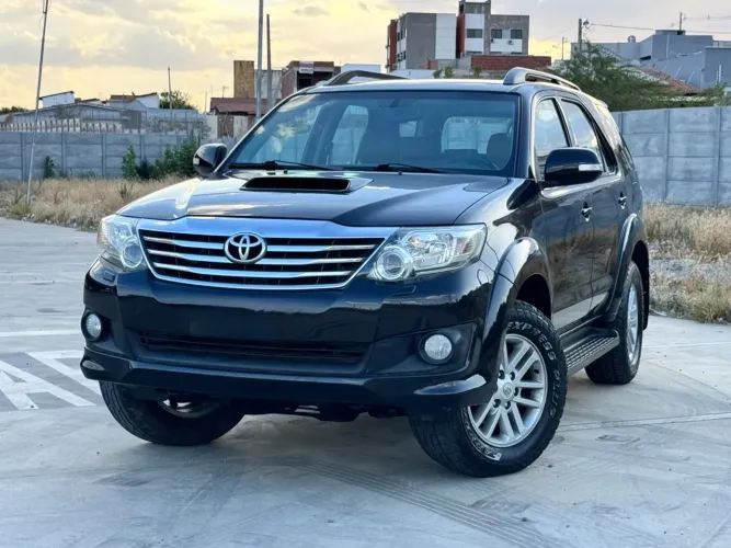 Toyota Hilux SW4 SRV D4-d 4X4 3.0 TDI Dies. AUT 2013