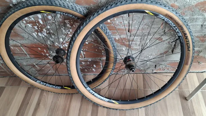 Par de rodas Aros 29 Boost com Cubos Novatec