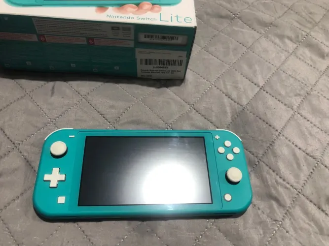 Nintendo Switch Lite seminovo + Resident evil 4