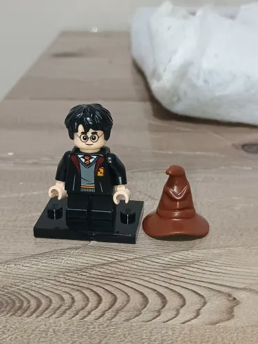 Minifigure LEGO Harry Potter com chapéu seletor ORIGINAL