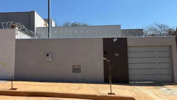 Linda casa 3/4, banheiro social, área de serviço e área gourmet no Novo Primavera