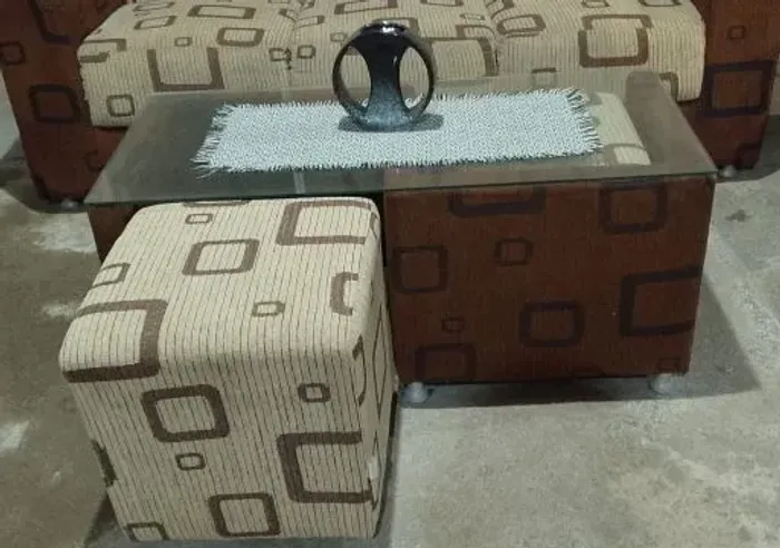 Mesa de Centro com 2 Puffs