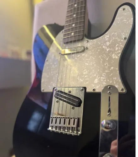 Squier telecaster com Malagoli HH777