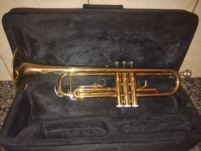 Trompete Zellmer BB com case ( Usado ) 