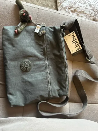 Bolsa Kipling Annabelle cor verde - nunca usada com etiqueta