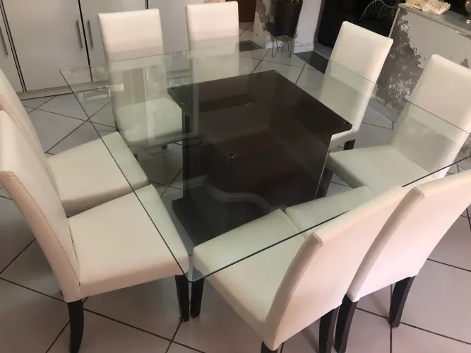 Mesa de vidro 8 cadeiras