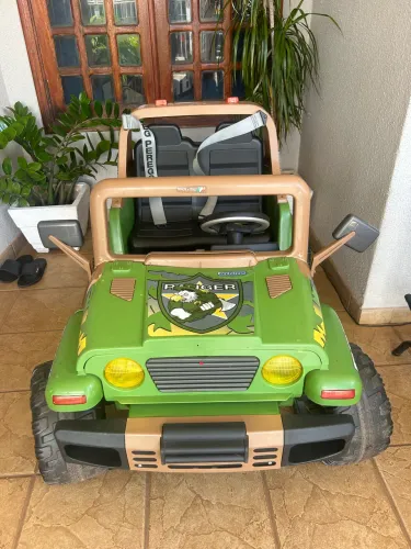 Jipe elétrico infantil