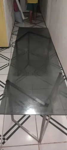 Mesa de Vidro Temperado 2,07m com Base Metálica Industrial - R$ 550