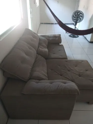 Vende-se Sofá retrátil 3 lugares em ótimo estado de conservação.