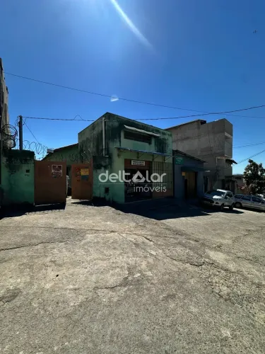 Casa com 5 quartos, 2 lojas em lote de 600m², Serra Verde (Venda Nova), Belo Horizonte, MG