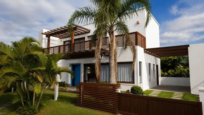 Casa de Esquina à Venda no Ferraz, Garopaba/SC Alto Padrão a 800m da Praia