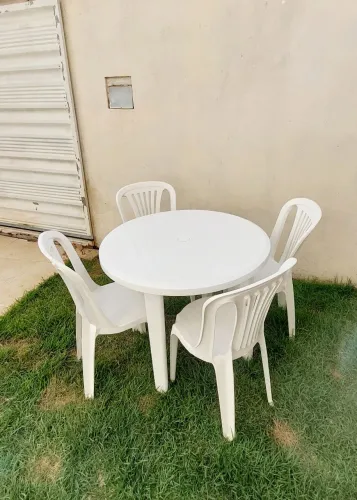 4 Cadeiras bistrô IBAP + Mesa de plástico Garden Life (pra área externa, eventos e jardim)
