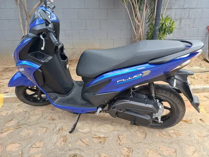 Moto fluo pouco rodada