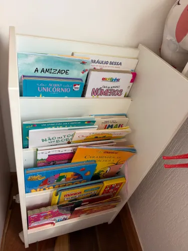 Estante de livros/revistas