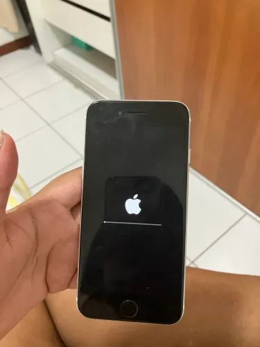 iPhone SE branco impecável