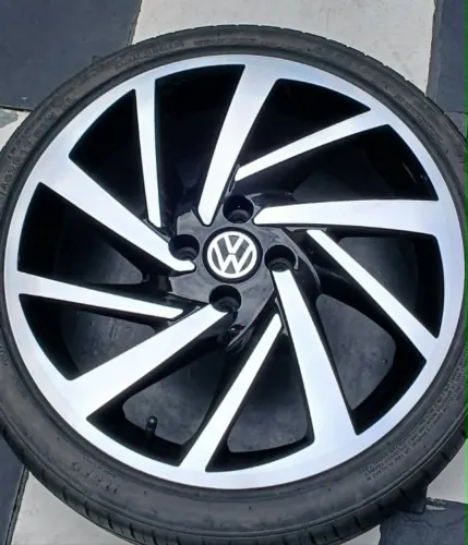 Rodas do Virtus aro 17 furação 4x100 c/ pneus novos