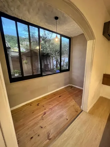 ? APARTAMENTO 1 DORMITÓRIO MOBILIADO - LAGOA DA CONCEIÇÃO