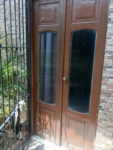 Porta de madeira com vidro