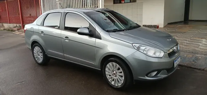 Fiat Grand Siena Essence 1.6 Flex 16V 2013