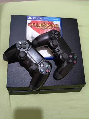 PS4 FAT 500 GB + 2 Controles +God of War III