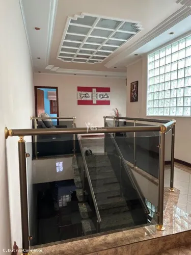Lindo sobrado à venda na V. Camilópolis em Santo André 3 suítes, 4 vgs. 195m² ótimo acabam
