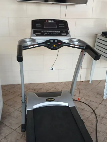 Esteira Kikos Touch-screen System - Suporta 150 kg (robusta)