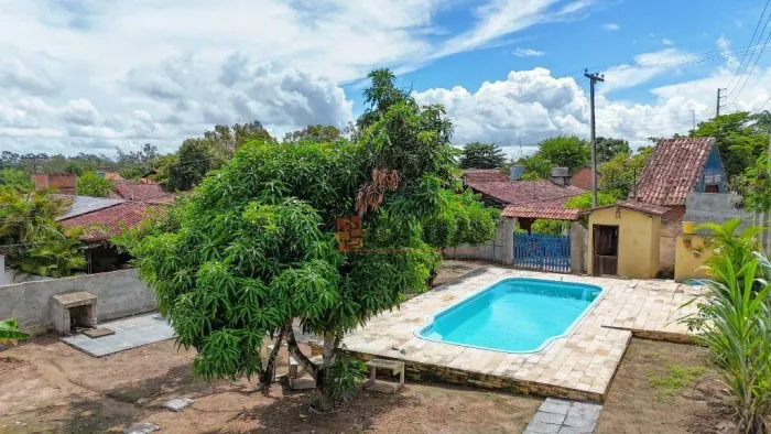 Casa em condomínio com piscina em Gravatá á venda com 3 quartos e mobiliada